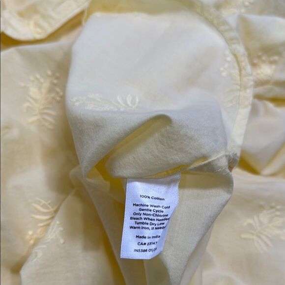 TALBOTS modern classic shirt with floral embroidery. - Picture 5 of 7